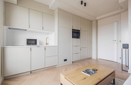 Saint-Thomas-d'Aquin Apartment | Blueground | Saint-Thomas-d'Aquin, balcony, nr Louvre
