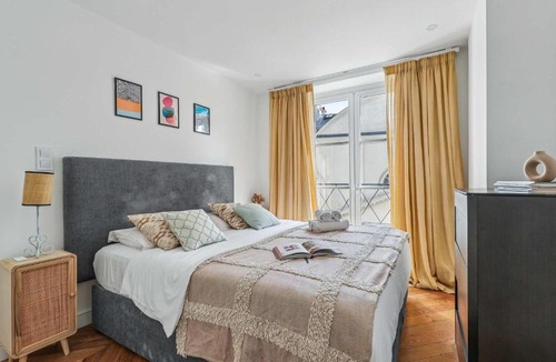Saint-Thomas-d'Aquin Apartment | BnBNova - 1BR - Boulevard Saint-Germain & Orsay Museum