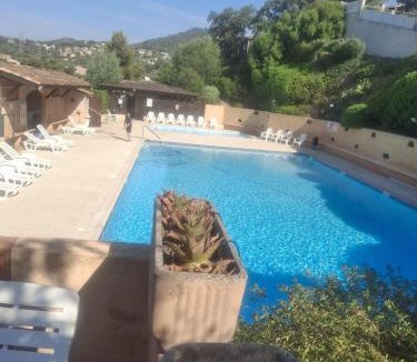 Bormes-Les-Mimosas Resort | Bohème 375