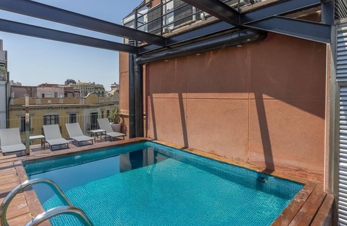 el Fort Pienc Apartment | Born Area: flat for 8 w/shared pool near the beach