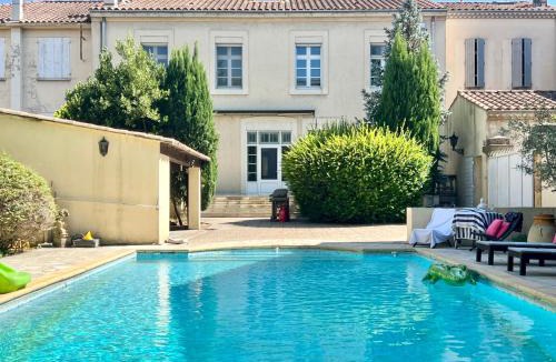 Salon-de-Provence Apartment | Bourgeois House - 16 personnes, Piscine, 6 chambres, 8 lits, 4 SDB, Centre-ville, CLIM