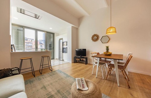Eixample Apartment | Bravissimo Riu Onyar, modern 3 bedroom apartment