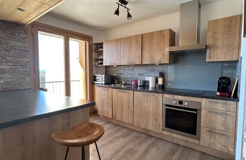 Font-Romeu-Odeillo-Via Apartment | Breathtaking view of the Pyrenees, close to all amenities, family-friendly.