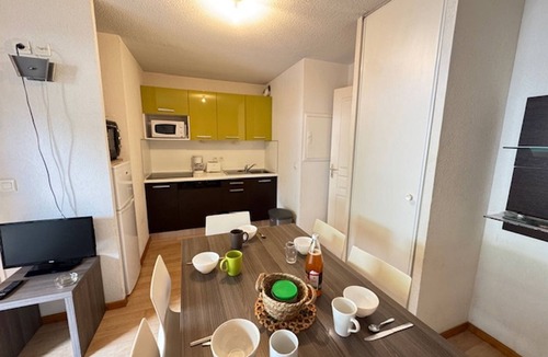 Chantemerle Apartment | Bright 3-room apartment near slopes with balcony and parking