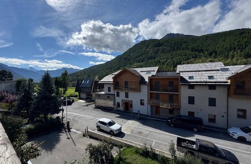 Chantemerle Apartment | Bright 3-room apartment near slopes with balcony and parking
