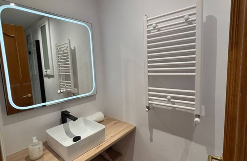 El Poble-sec Apartment | Bright 2 bedroom apartment located in the most attractive area of Barcelona. It is located in the heart of Poble Sec, the coolest neighborhood with the best tapas restaurants in Barcelona. Just 4 minutes from the subway and 10 minutes from Las Rambl