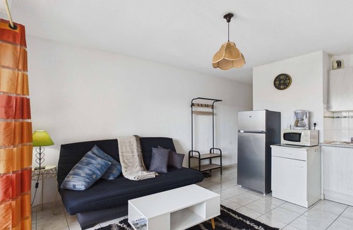 Le Grau-dʼAgde Apartment | Bright 2-Room Apartment with Loggia, 50m from Beach, Shops Nearby