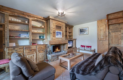 Meribel Village Apartment | Bright 3-bedroom duplex with fireplace in Méribel