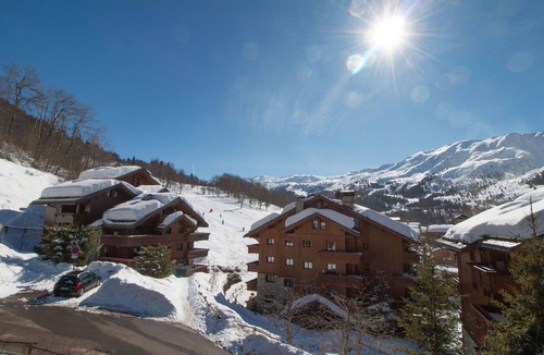 Meribel Village Apartment | Bright 3-bedroom duplex with fireplace in Méribel
