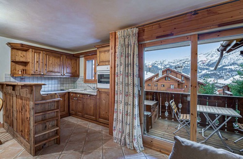 Meribel Village Apartment | Bright 3-bedroom duplex with fireplace in Méribel
