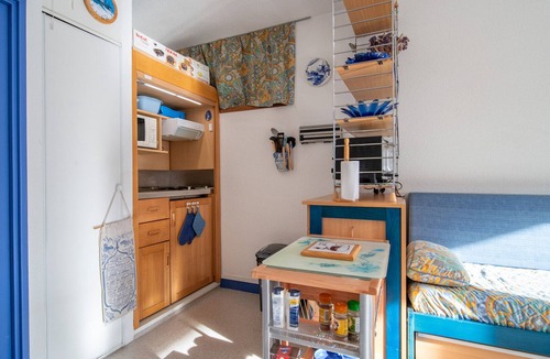 Le Corbier Apartment | Bright Alcove Studio for 6, at the foot of the slopes