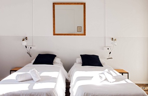 Ciutat Vella Apartment | Bright and gorgeous apartment in the very center of Barcelona