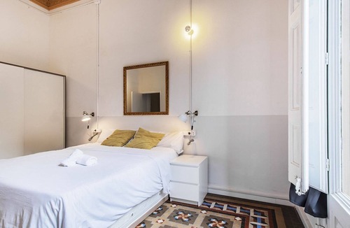Ciutat Vella Apartment | Bright and gorgeous apartment in the very center of Barcelona