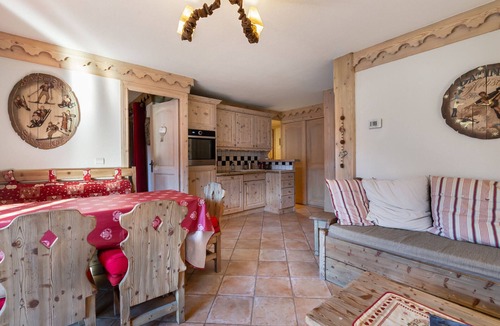Meribel Village Apartment | Bright apartment, 2 bedrooms at the foot of the slopes, pool and spa access
