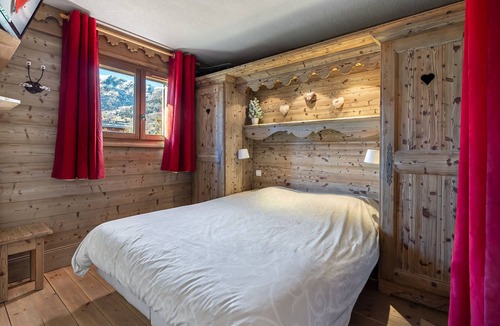 Meribel Village Apartment | Bright apartment, 2 bedrooms at the foot of the slopes, pool and spa access