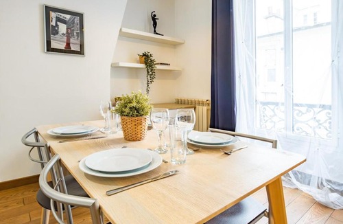 7th Arrondissement Apartment | Bright apartment at Les Invalides - 4 Guests