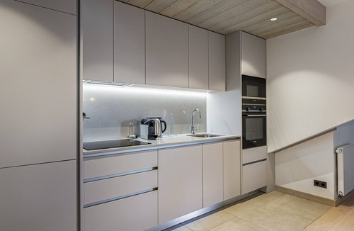 Meribel Apartment | Bright apartment for 6 in Méribel with fireplace