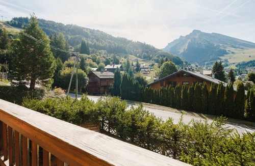La Clusaz Apartment | Bright apartment, near slopes, pets allowed