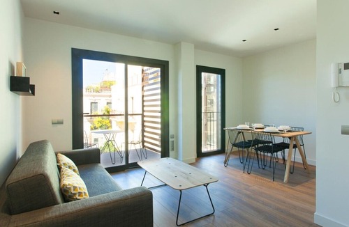 Vallcarca i els Penitents Apartment | BRIGHT APARTMENT WITH BALCONY IN GRÀCIA WITH OPTIONAL PARKING FOR 4