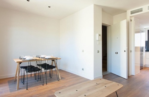 Vallcarca i els Penitents Apartment | BRIGHT APARTMENT WITH BALCONY IN GRÀCIA WITH OPTIONAL PARKING FOR 4