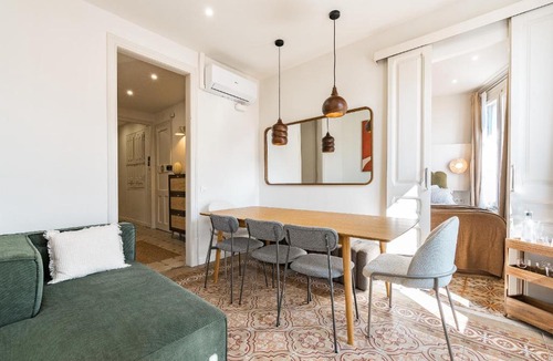 La Sagrada Familia Apartment | Bright apartment with balcony in Sagrada Familia