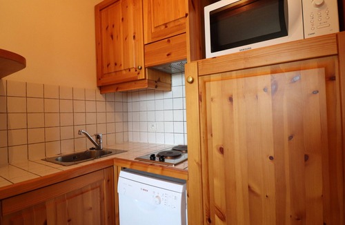 Meribel-Mottaret Apartment | Bright apartment with balcony, WiFi and pets allowed