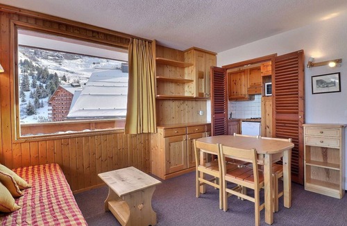 Meribel-Mottaret Apartment | Bright apartment with balcony, WiFi and pets allowed