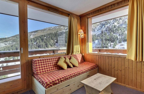 Meribel-Mottaret Apartment | Bright apartment with balcony, WiFi and pets allowed