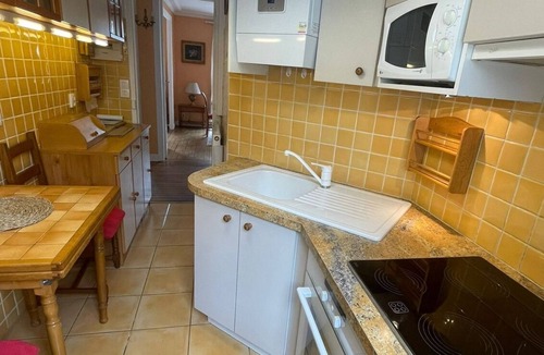 14th Arrondissement Apartment | Bright Apartment with Balcony - Paris 14th, Alésia