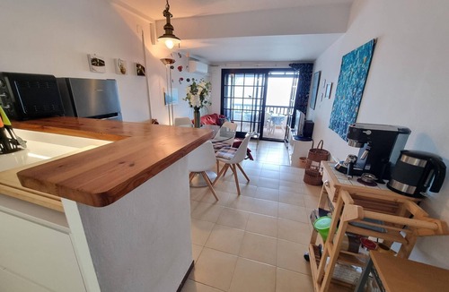 Pedrinya Apartment | Bright apartment with communal pool, 50m from the beach