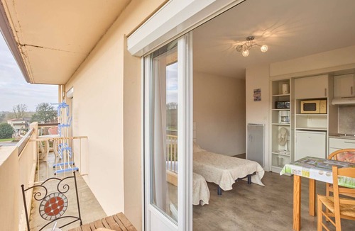 Barbotan-les-Thermes Apartment | Bright central studio with balcony, pets allowed