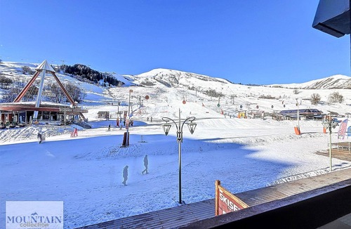 Le Corbier Apartment | Bright duplex studio at ski front