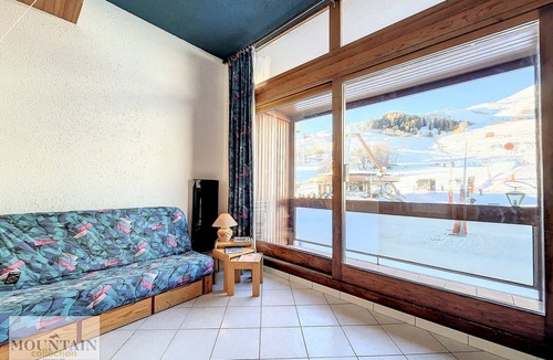 Le Corbier Apartment | Bright duplex studio at ski front