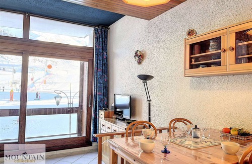 Le Corbier Apartment | Bright duplex studio at ski front