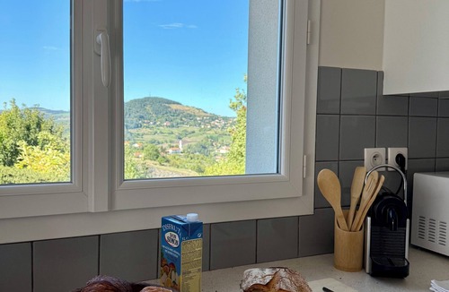 Espaly-Saint-Marcel Apartment | Bright gîte Private covered jacuzzi Terrace Le Puy-en-Velay