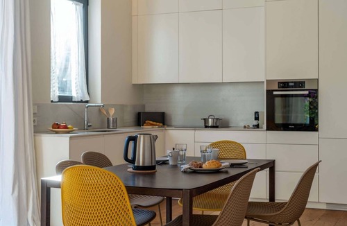 Castelldefels Apartment | Bright house with private pool and garden located in the beautiful beach area of ​Castelldefels. Perfect place for families with children or adults who want to spend some relaxing time together under the Mediterranean sun.This property is located in