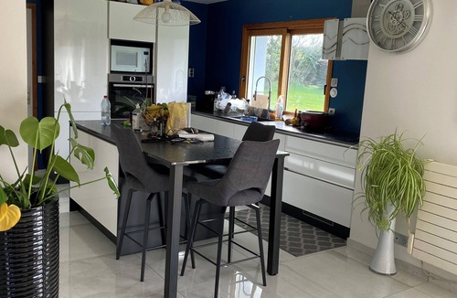 Kerherou Bed & Breakfast | Bright house with private garden, Brigneau harbour