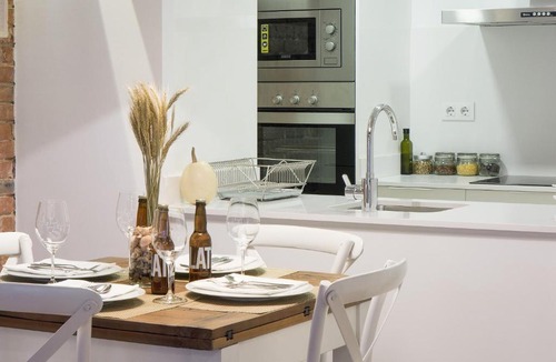 Esquerra de l'Eixample Apartment | Bright Industrial Loft Barcelona Center