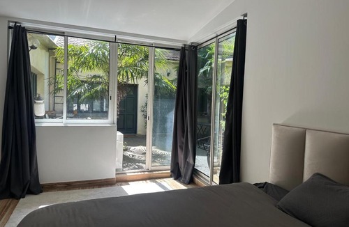 Louis Bertrand-Mirabeau-Semard Apartment | Bright loft with terrace and air conditioner