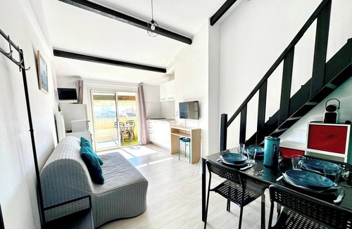Le Grau-dʼAgde Apartment | Bright Mezzanine Studio 250m from the beach with Terrace