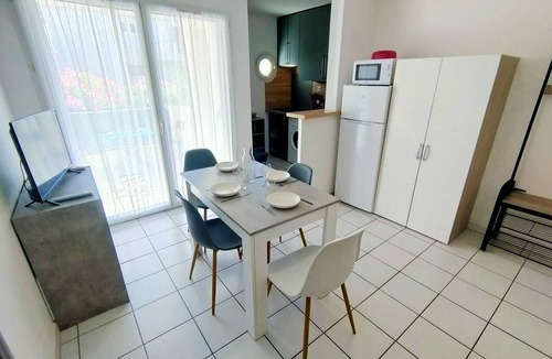 Les Arenes Apartment | Bright one-bedroom apartment, air conditioning and parking - 4VOIL245