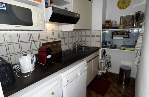 Le Port Apartment | Bright T2 at the port, air conditioning, loggia with view, parking included