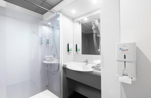 Perols Hotel | Brit Hotel Confort Montpellier Parc Expositions