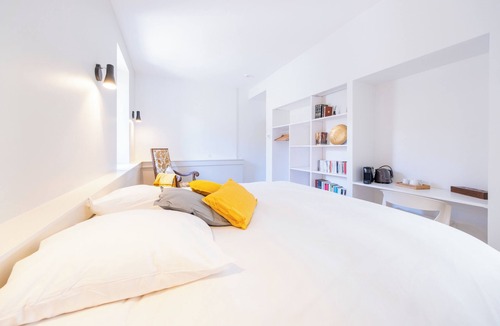 Saint-Jean-de-Maurienne Bed & Breakfast | Bucolic room in a medieval tower with shared space on the ground floor