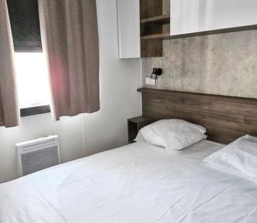 Canet-Plage House | Bungalow cosy à Canet-en-Roussillon avec piscine partagée