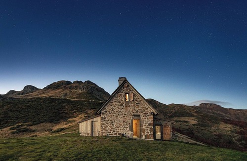 Mandailles-Saint-Julien Ski Chalet | Buron du Tournel, an exceptional gem nestled in an unspoiled mountain setting.