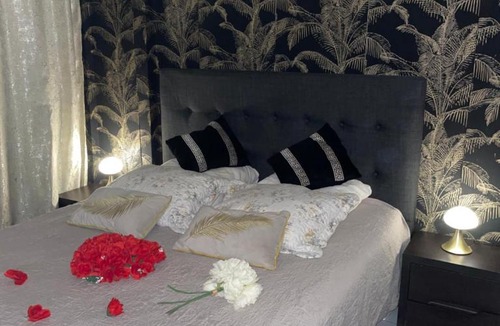 Bondy Apartment | BY NEPTUNE - Appartement Rustique JACUZZI