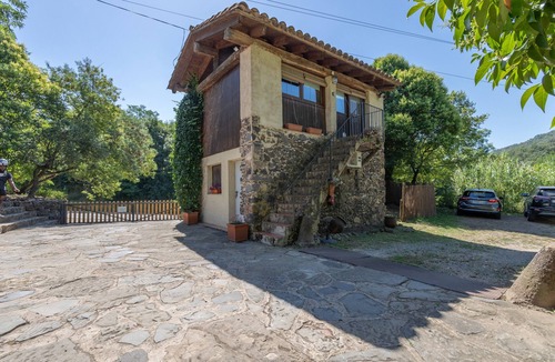 Sant Joan les Fonts House | Cabana de Mas Violella: charm, views, and plenty of light. Air conditioning and Wi-Fi
