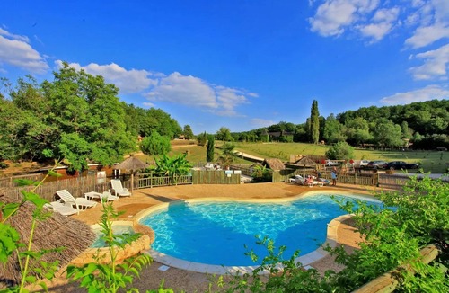 Saint-Amand-de-Coly Cabin | Cabane 3 étoiles - Piscine - ccbfgi0