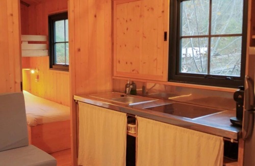 Saint-Amand-de-Coly Cabin | Cabane 3 étoiles - Piscine - ccbfgie